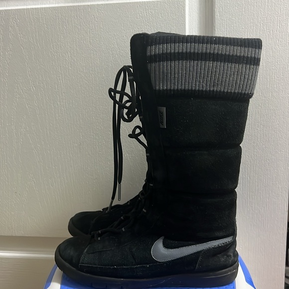 Black and Grey, Nike Boot, Size US 7 - Picture 2 of 5